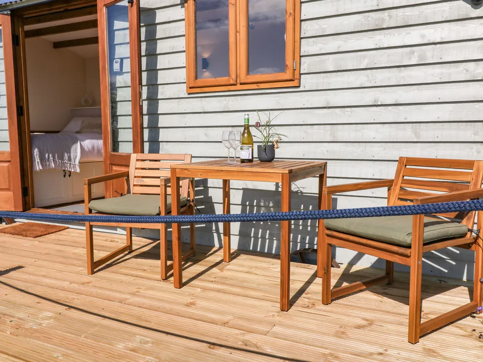 Buzzards (Exterior): decking