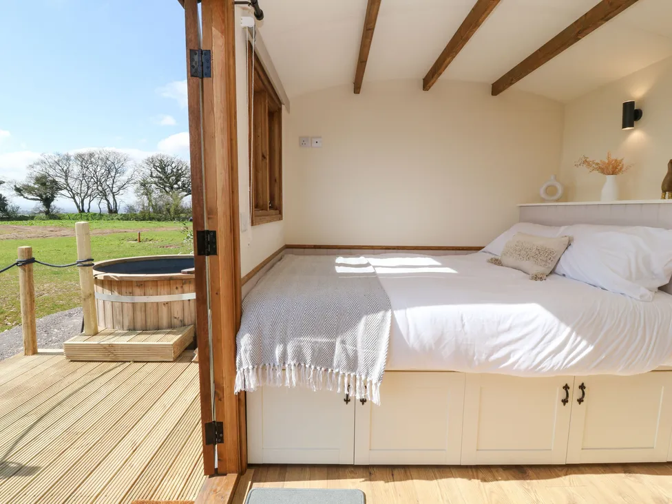Buzzards (Interior): bedroom