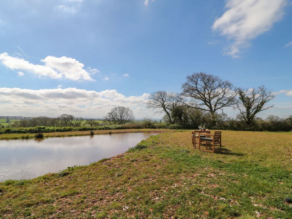 Moor View Retreat (Views): Dartmoor on the horizon